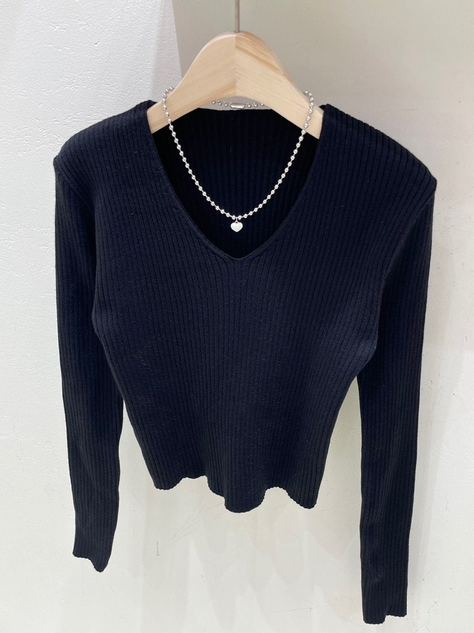 Frida V-Neck Ribbed Knit Top